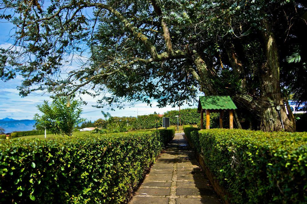 Grandpas Hotel & Restaurante Cartago Exterior photo