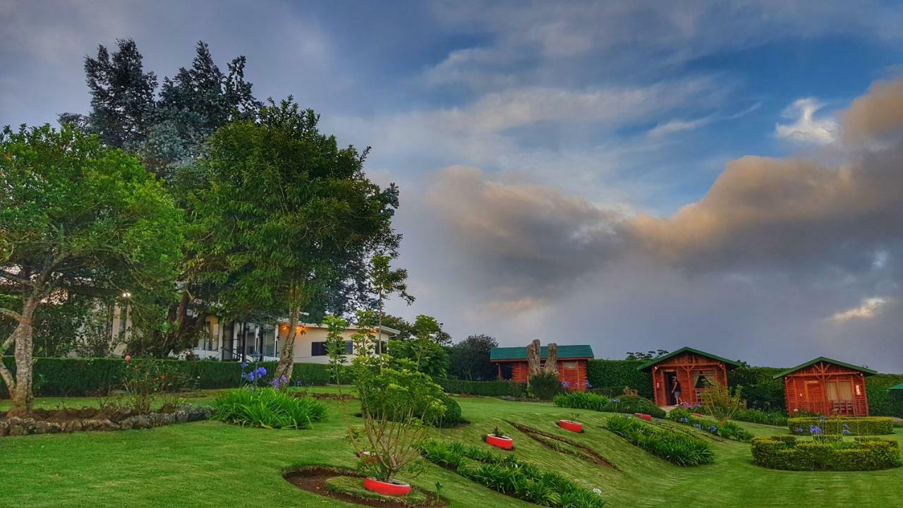 Grandpas Hotel & Restaurante Cartago Exterior photo